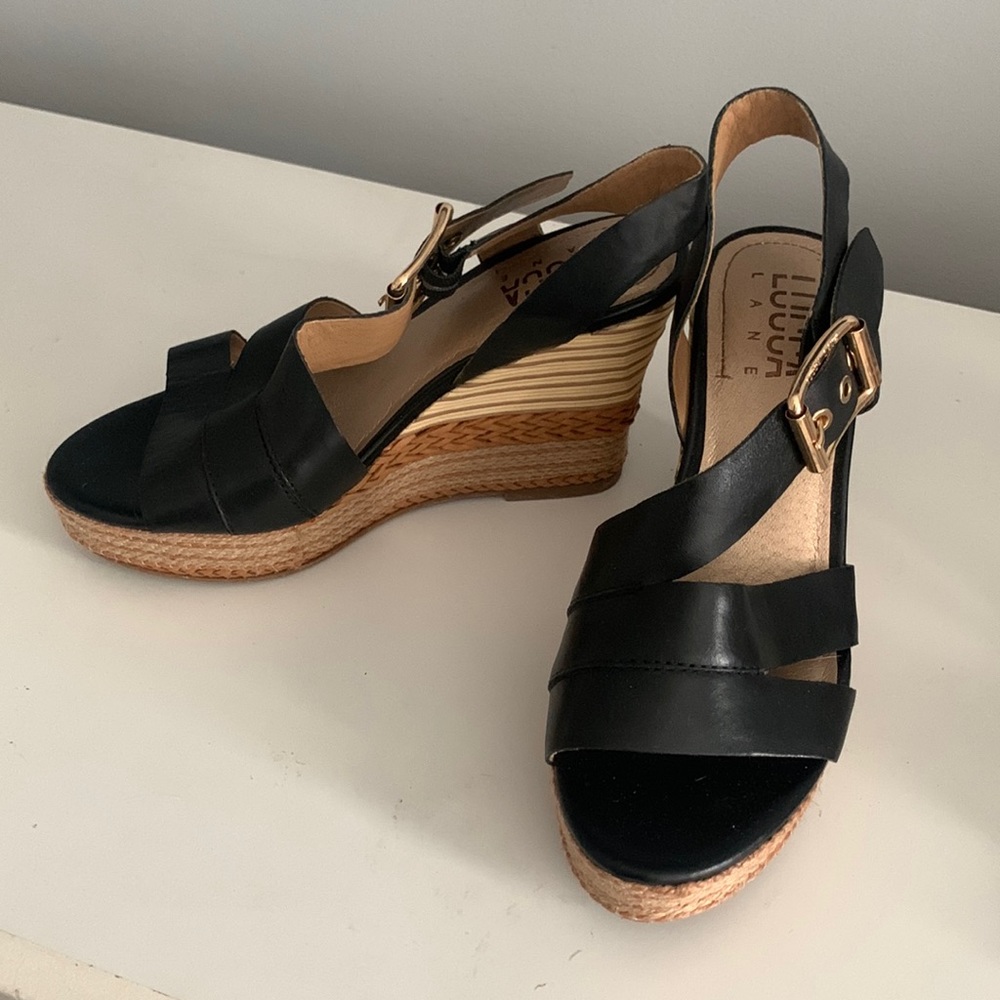 Black wedges